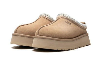 Parte da frente das pantufas/socas UGG Tazz Slipper Sand